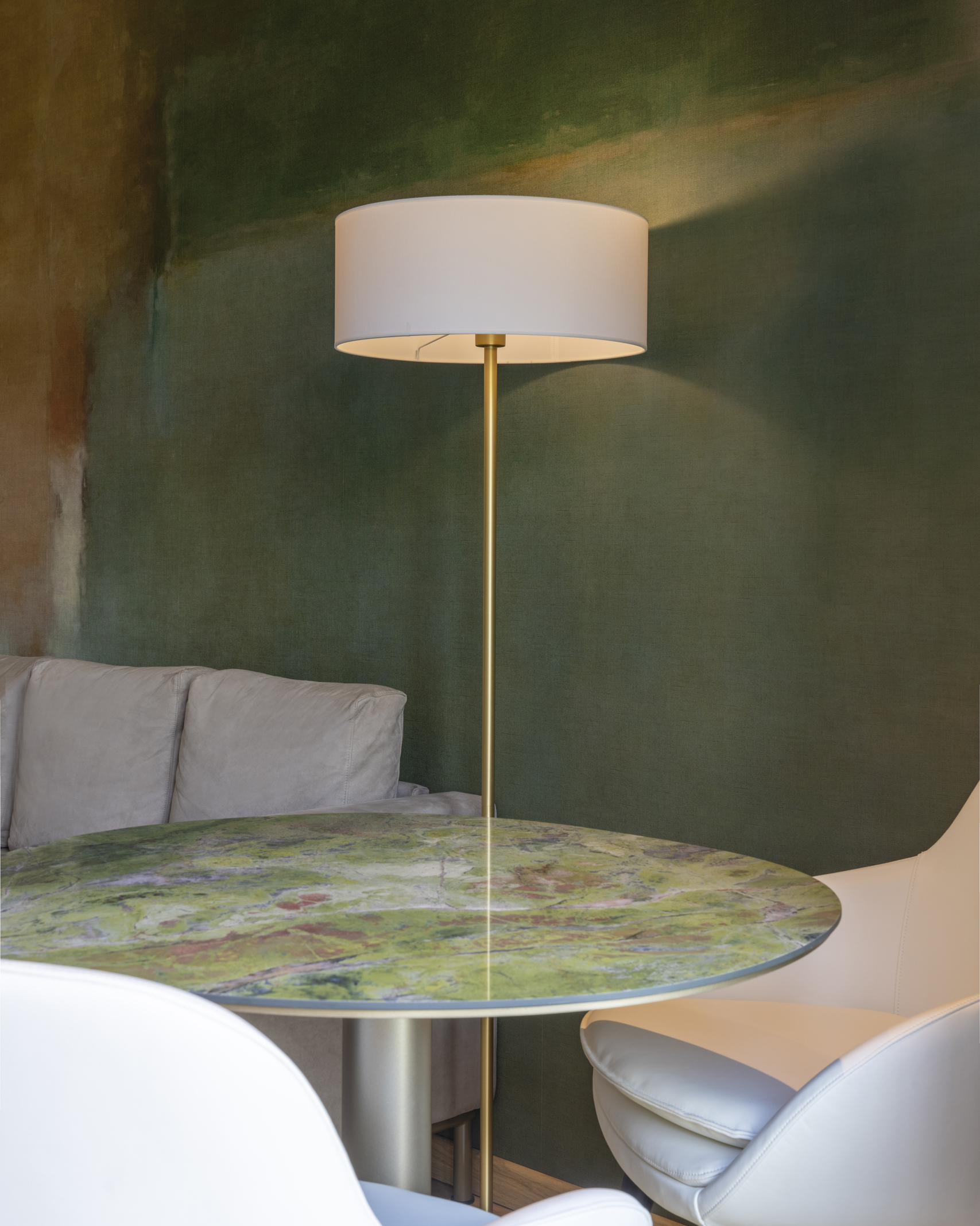 Glamora carte da parati Diary Projects Un boutique hotel riflesso nel Lago di Garda