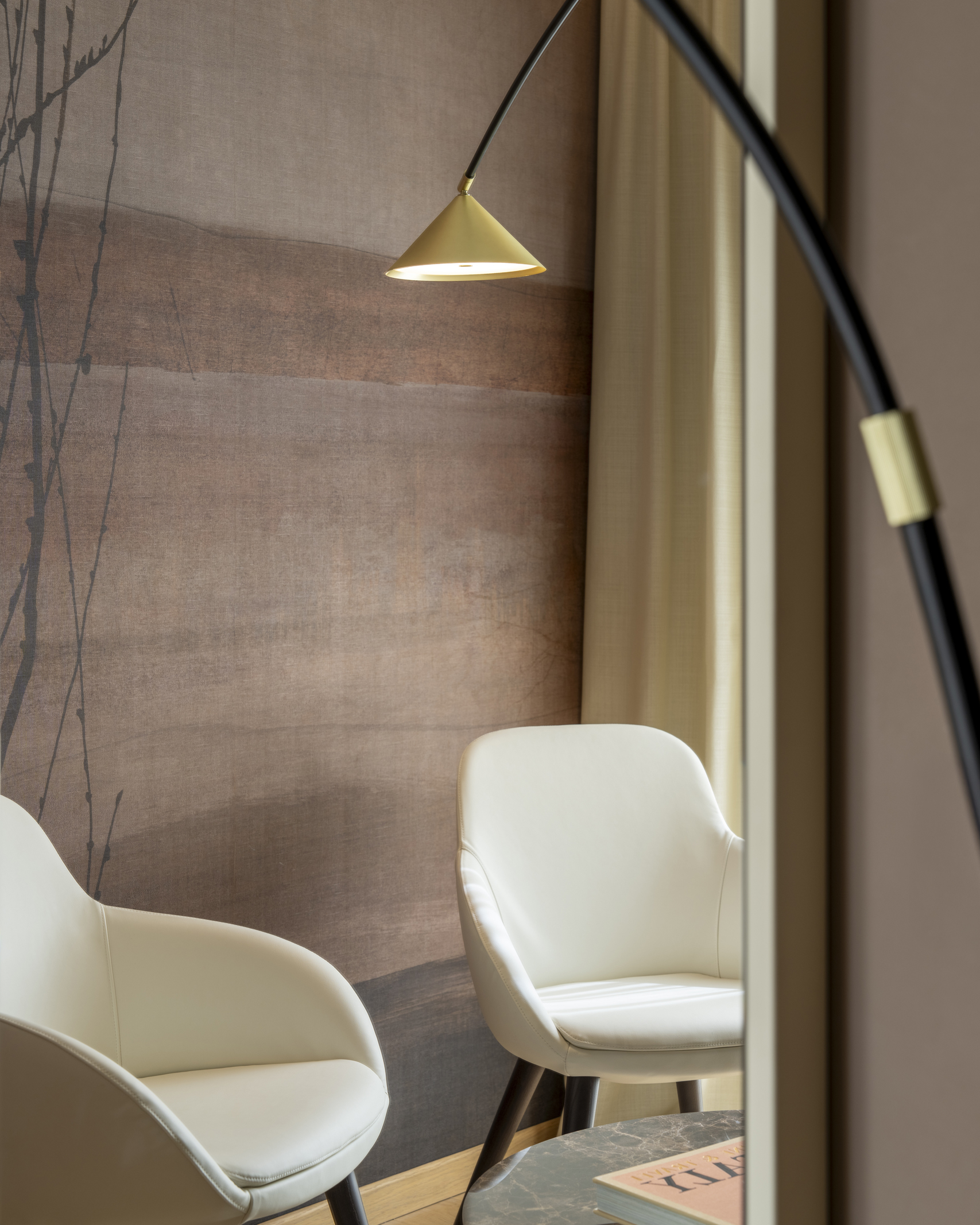 Glamora carte da parati Diary Projects Un boutique hotel riflesso nel Lago di Garda